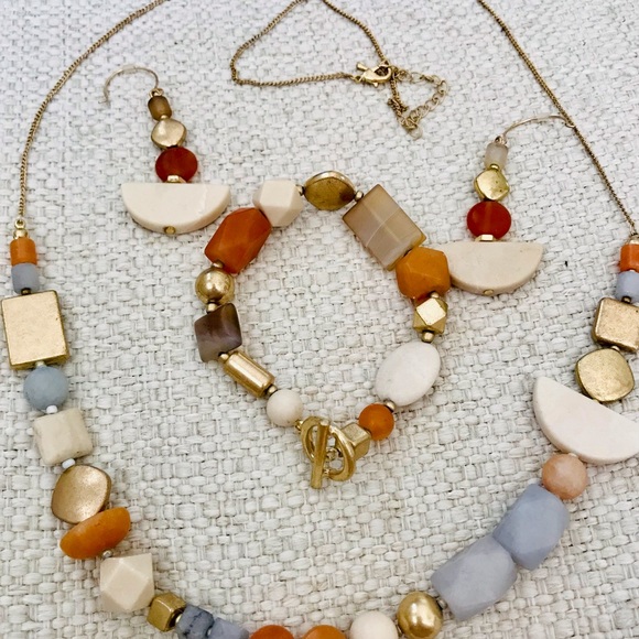 Jewelry Beautiful Necklace, Bracelet and Earrings set - Picture 8 of 16